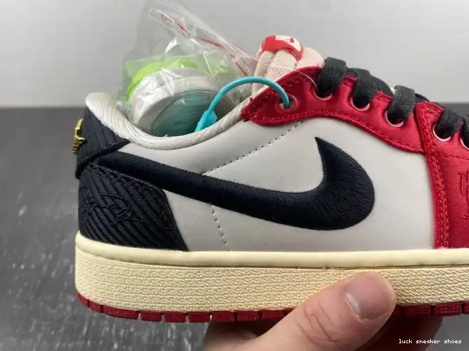 Reps LUCY FN0432-017 Trophy OG Home Air Room Jordan 1 x Low 0418